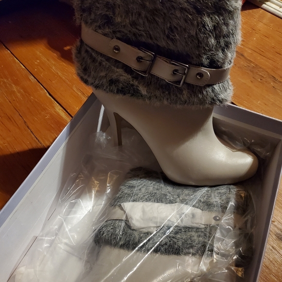 BNIB Stilleto Fur Top Boots - Picture 2 of 3